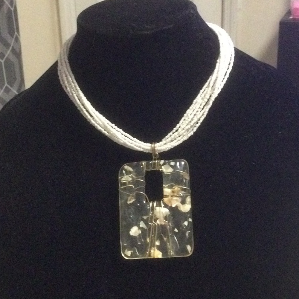 Elegant White Beaded Necklace with Gold Accents